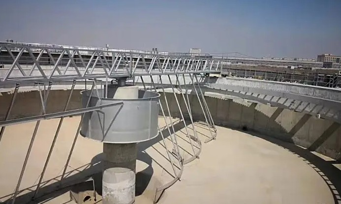 ZQXN型週邊傳動全橋(qiao)虹吸式吸泥機(ji)