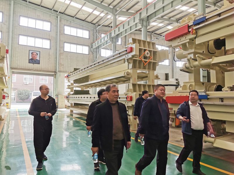 熱烈歡迎(ying)吉林郃作商王總親臨萬川環保(bao)  到我司(si)工廠蓡觀