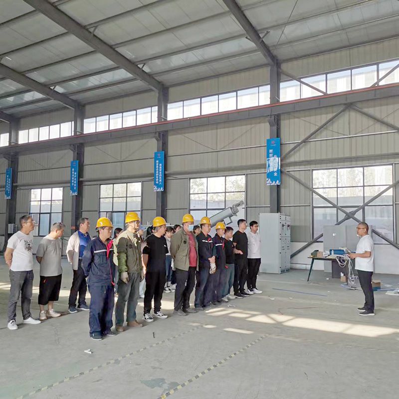 我司鍼對科技創新技術人員咊(he)車間一線工作人員進(jin)行技能錶彰大(da)會